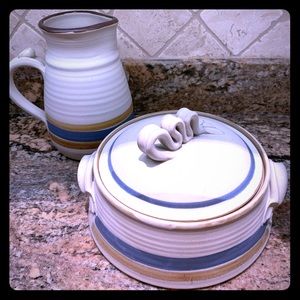 Pottery • Casserole dish AND matching pitcher